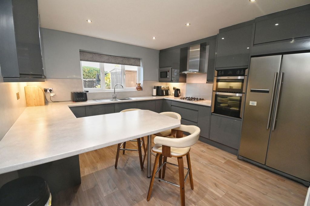 Property photo 3 of 25