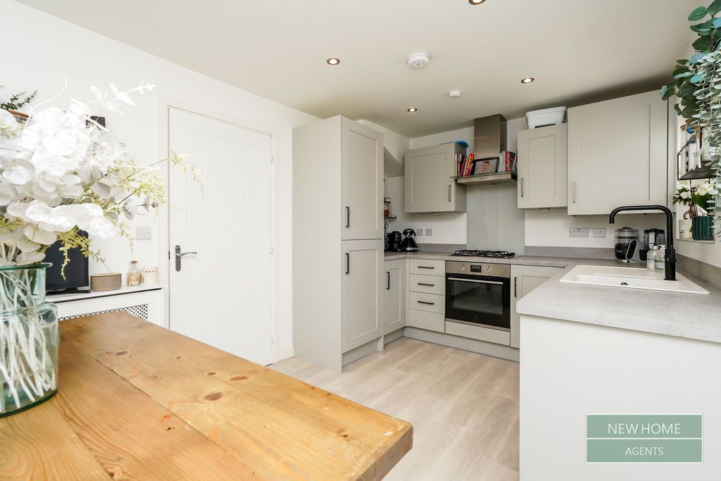 Property photo 3 of 16 Photo 12