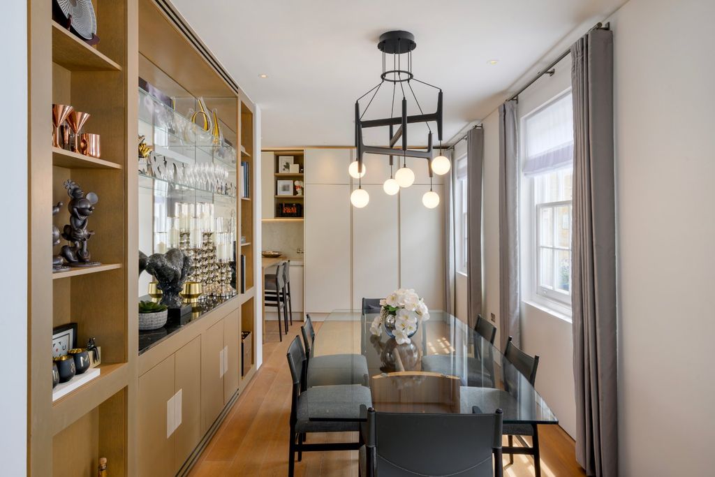 Property photo 1 of 18 Dining Area