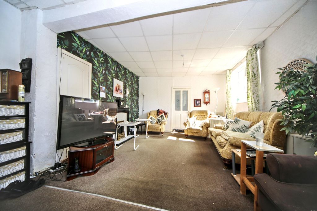 Property photo 2 of 24