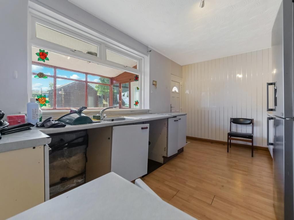 Property photo 3 of 25 Kitchen