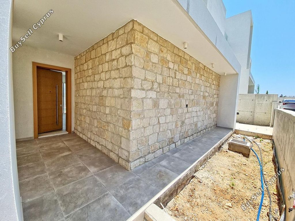 Property photo 3 of 35