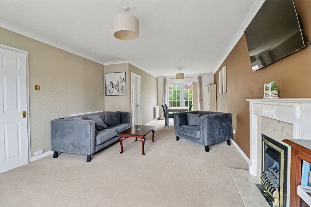 Property photo 2 of 23