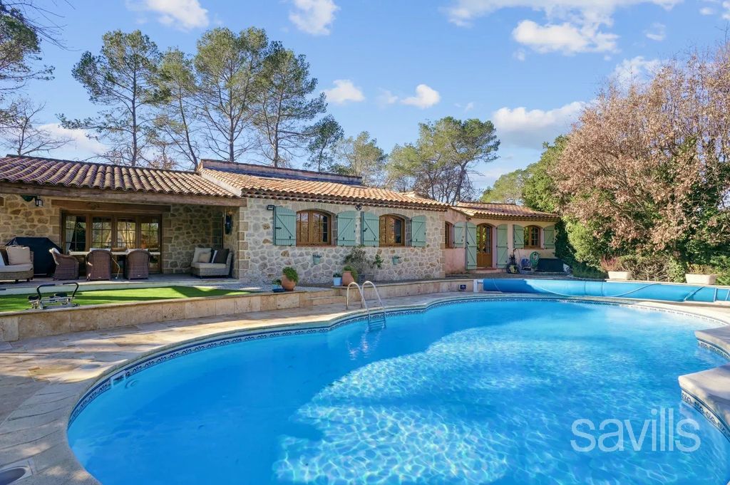 Property photo 1 of 14 Charming Single-Story Villa With Pool.