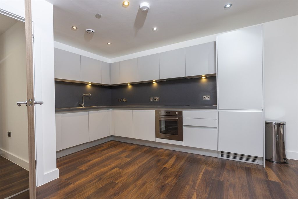 Property photo 2 of 12 (Main)