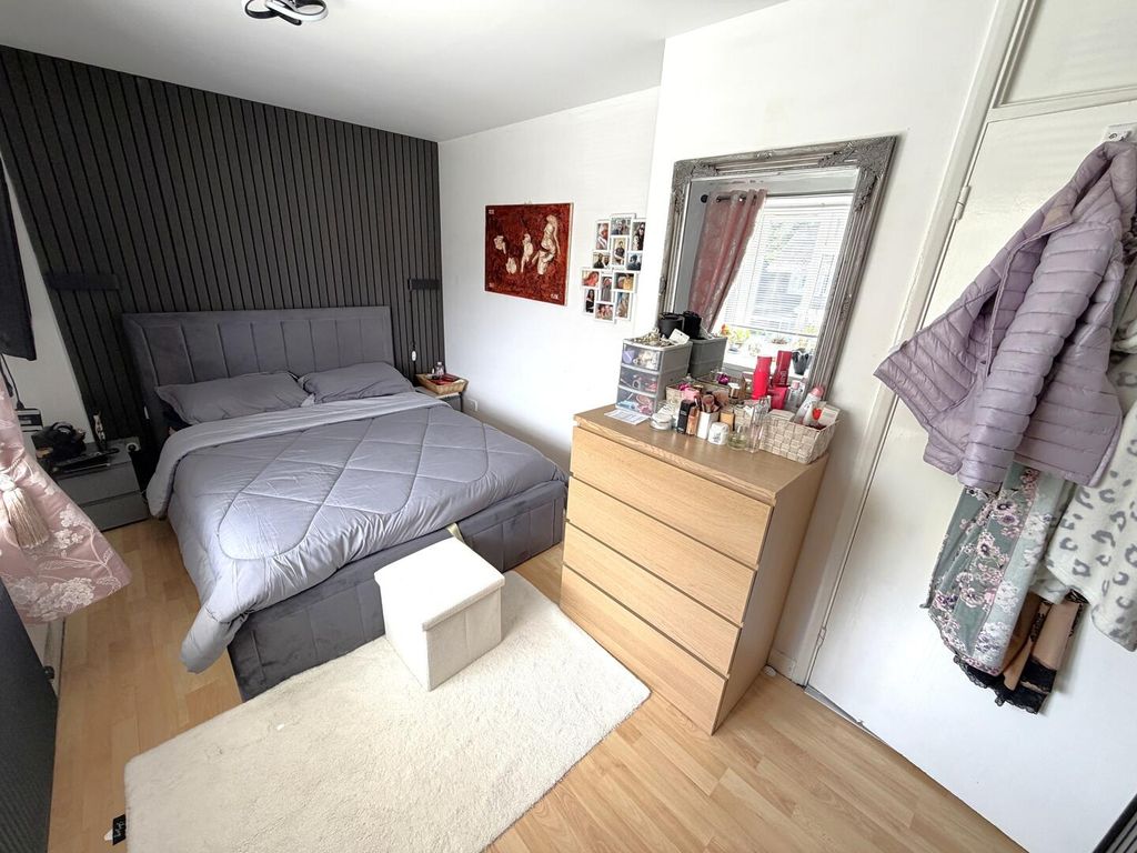 Additional image 9 of 2 bed flat for saleLandseer Court, Corby NN18