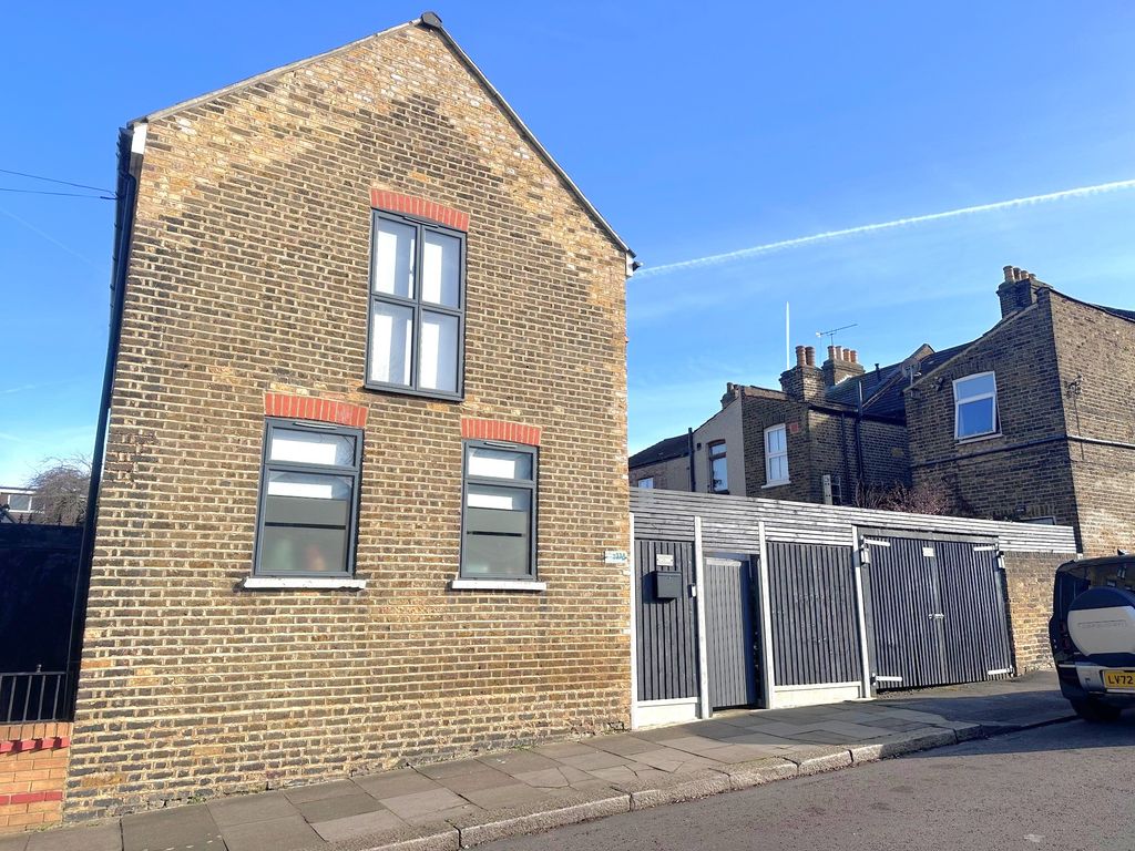 Property photo 1 of 20 External