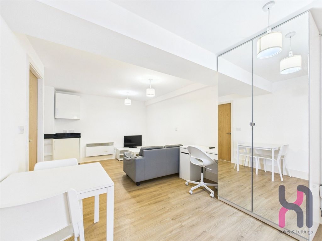 Property photo 1 of 8 Picture No. 21