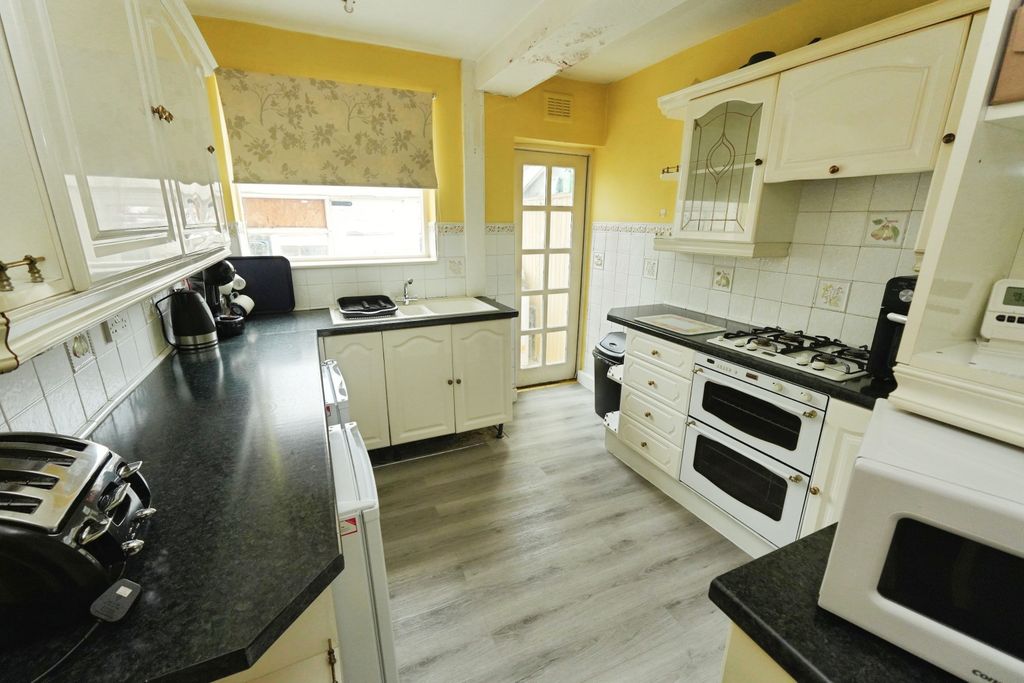 Property photo 2 of 15 Kitchen