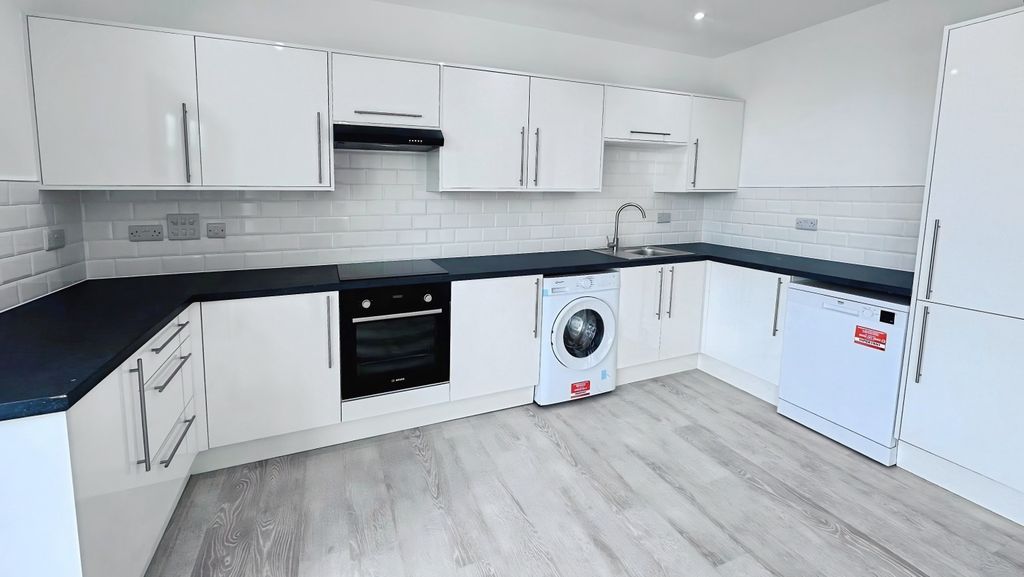 Property photo 2 of 15 Kitchen