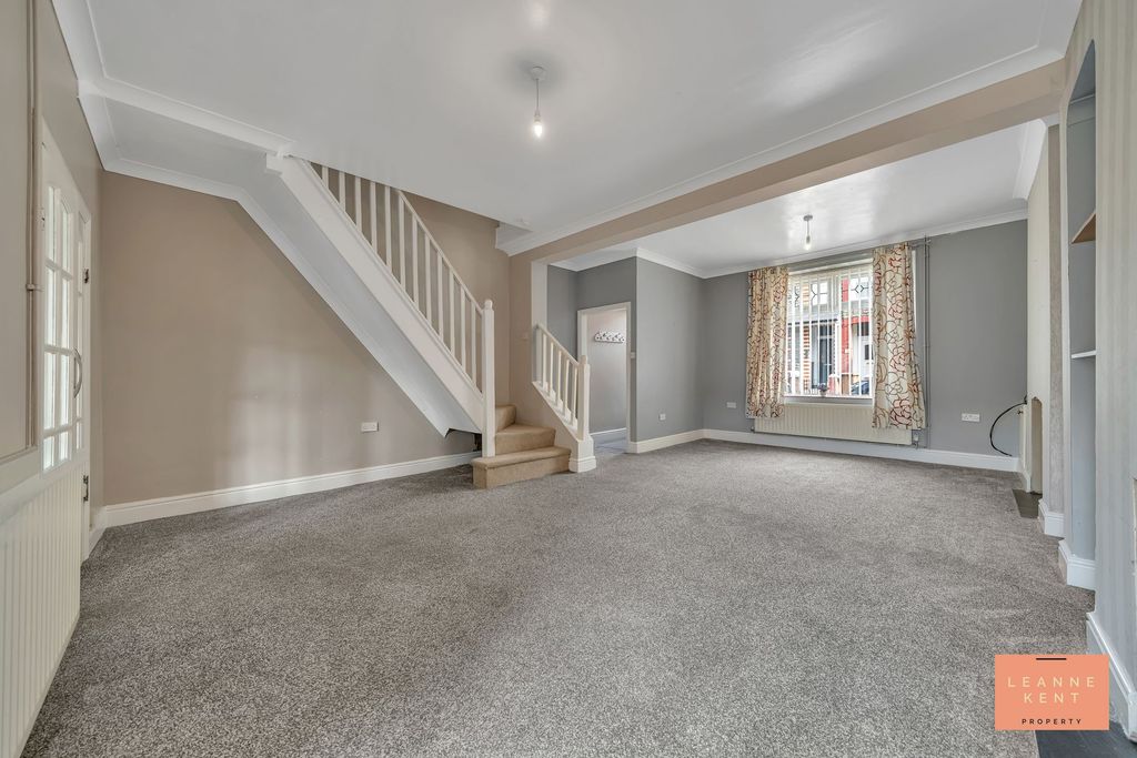 Property photo 2 of 31