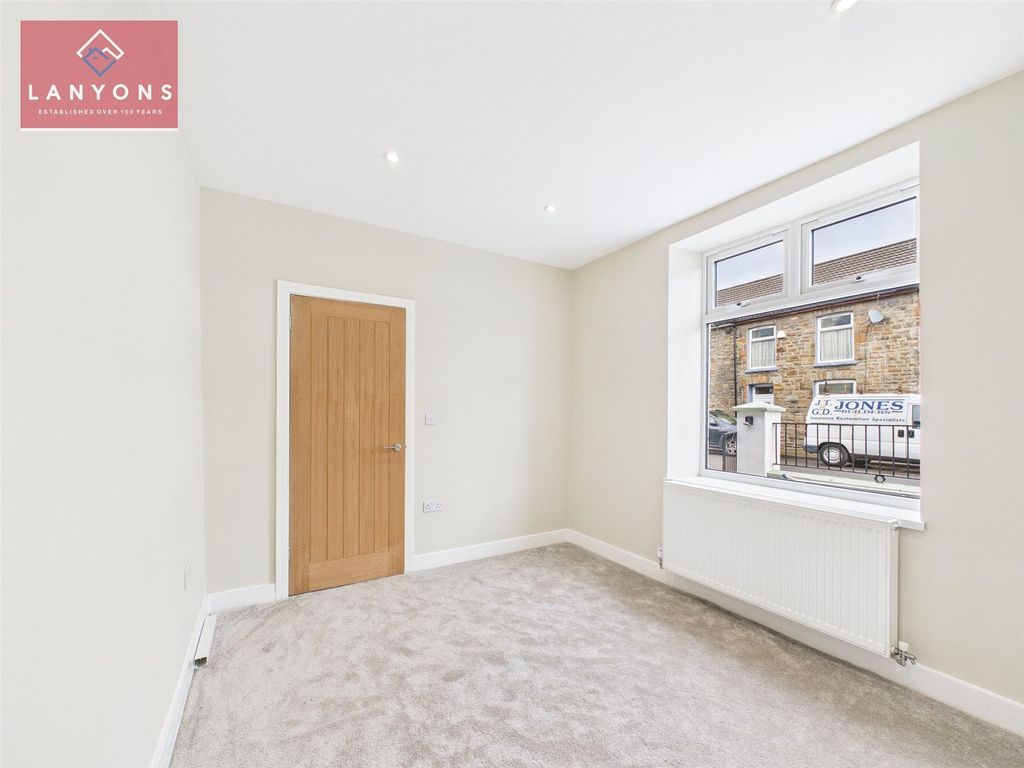 Property photo 2 of 16 Picture No. 03