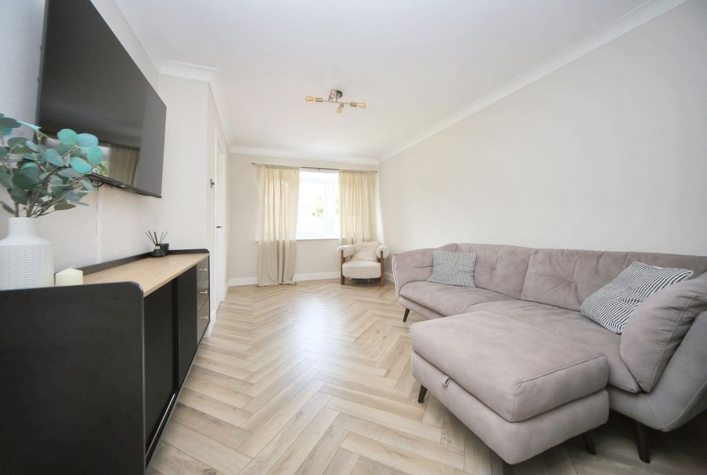 Property photo 2 of 22