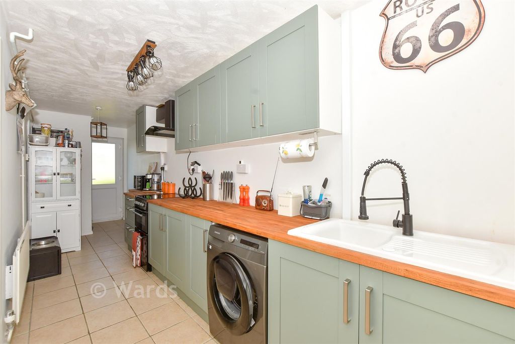 Property photo 3 of 14 Kitchen