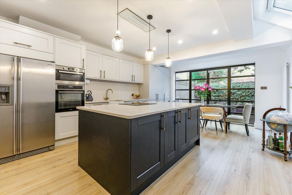 Property photo 2 of 12 Image