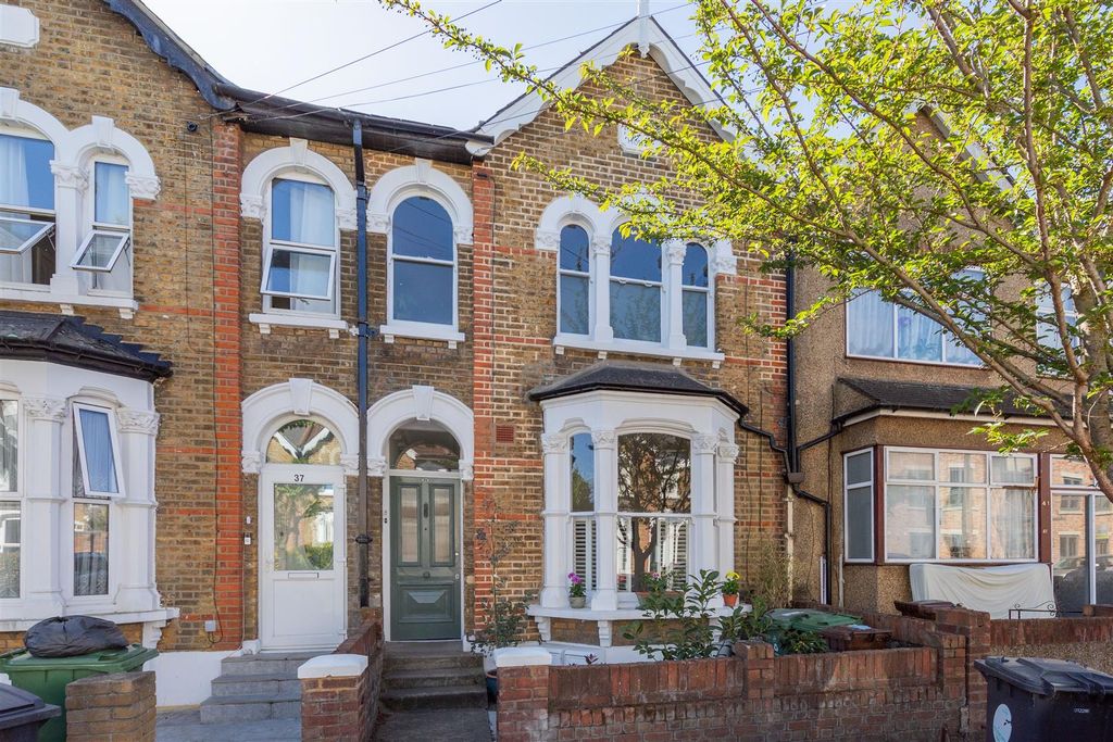 Property photo 1 of 27 Stainforth Road, E17