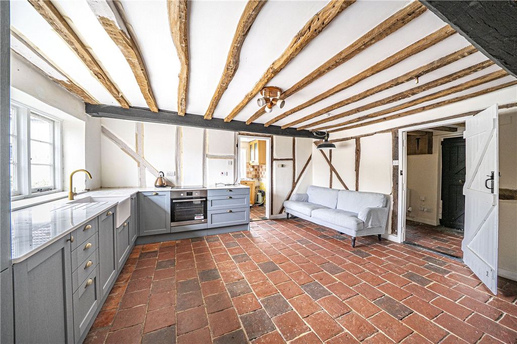 Property photo 3 of 18 Kitchen