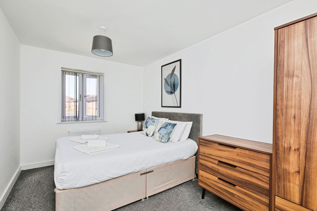 Property photo 3 of 17 Bedroom 1