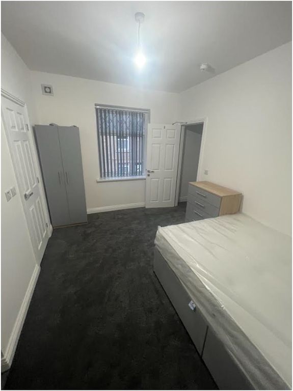 Property photo 3 of 6 Room