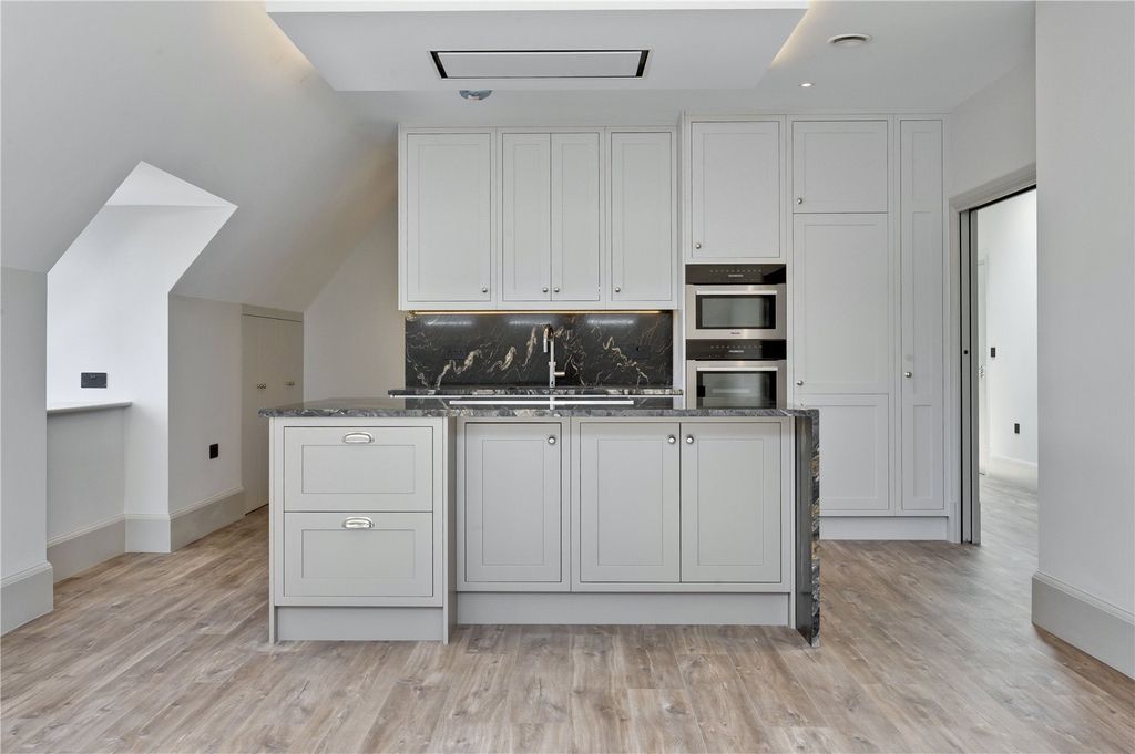 Property photo 3 of 7 Kitchen