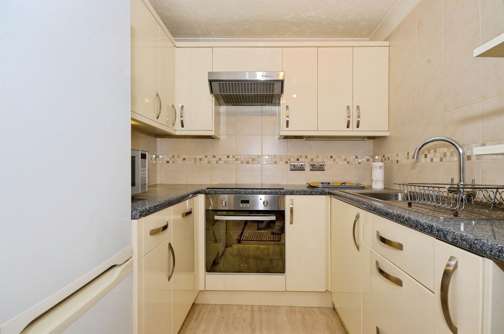 Property photo 3 of 11