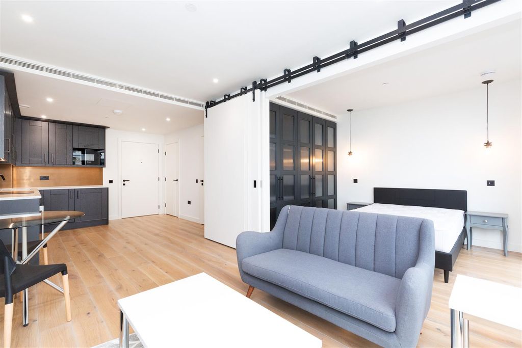 Property photo 1 of 9 125 Emery Wharf-13.Jpg