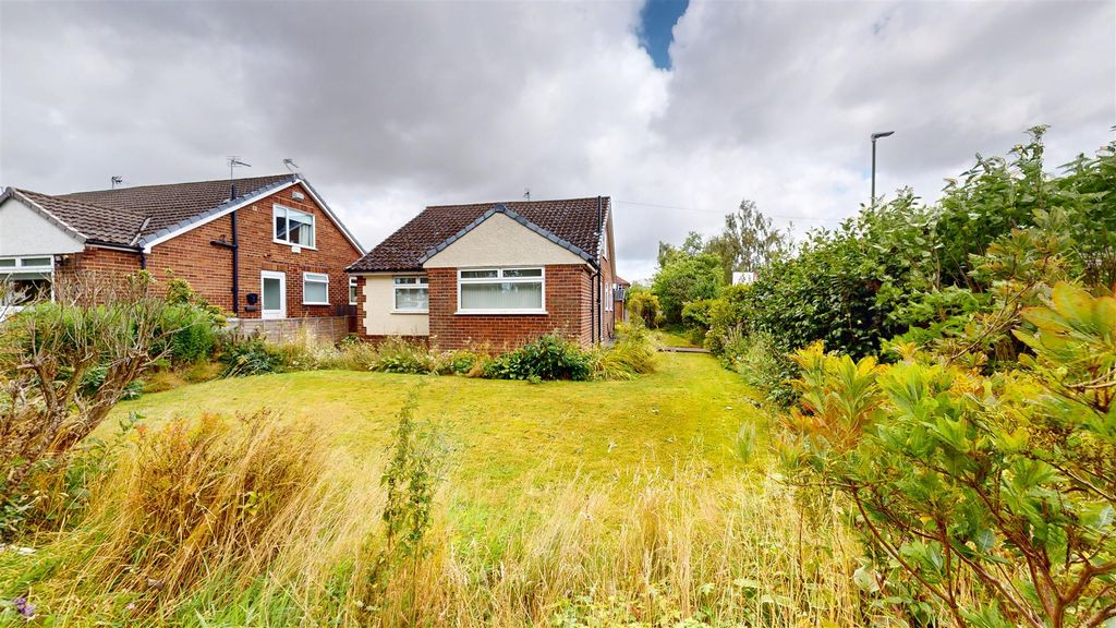 Property photo 3 of 24 Longwood Close