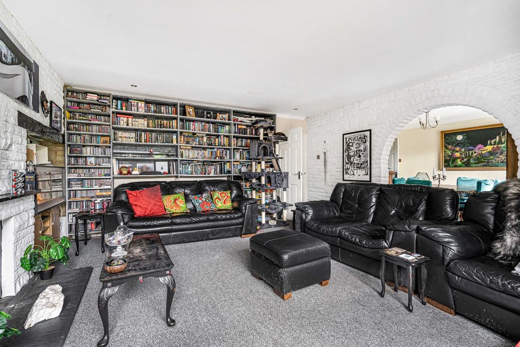 Property photo 3 of 29 4817875