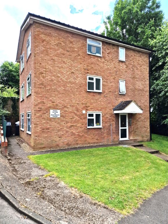 Property photo 1 of 12 Two Bedroom First Floor Flat Available For Sale Located On Moulton Rise, Crescent Road In Luton