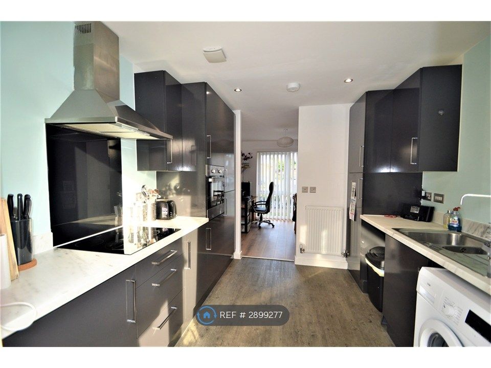 Property photo 2 of 15 Kitchen
