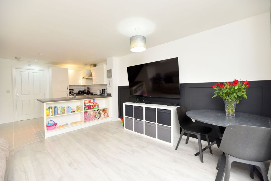 Property photo 3 of 21