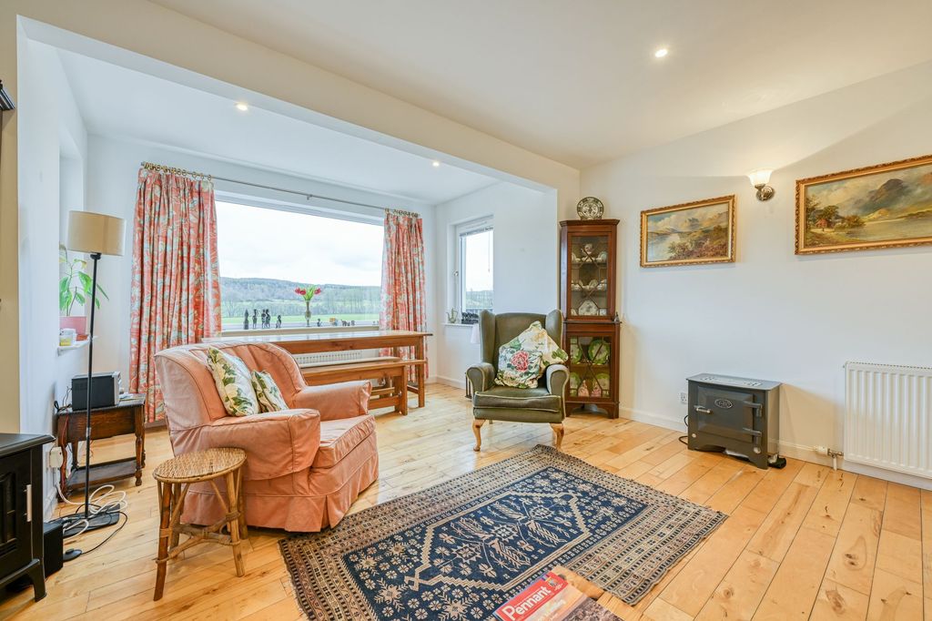 Property photo 3 of 35