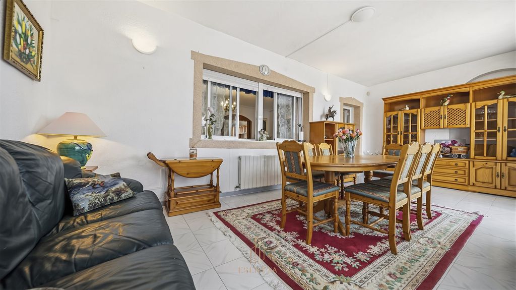 Property photo 3 of 41