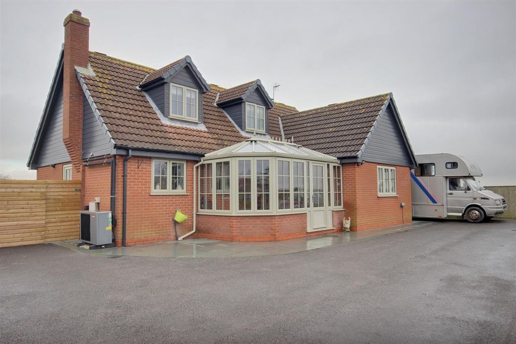 Property photo 3 of 21 Leconfield Kennels (14).Jpg