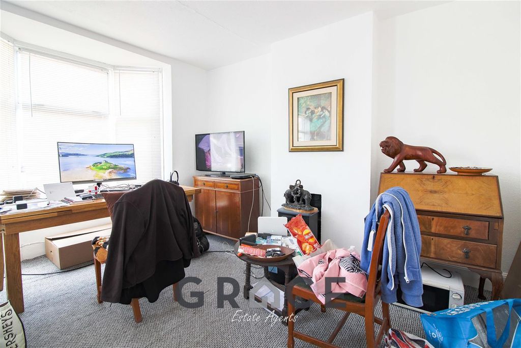 Property photo 3 of 11 Living Room.Jpg