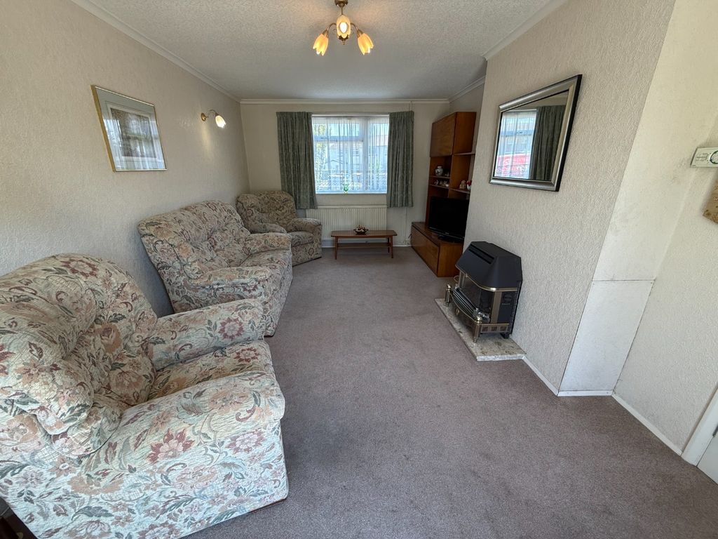 Property photo 2 of 16 5213611