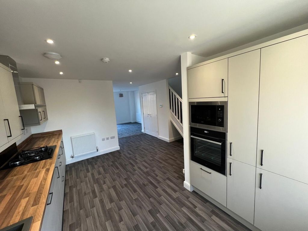 Property photo 2 of 16 Kitchen