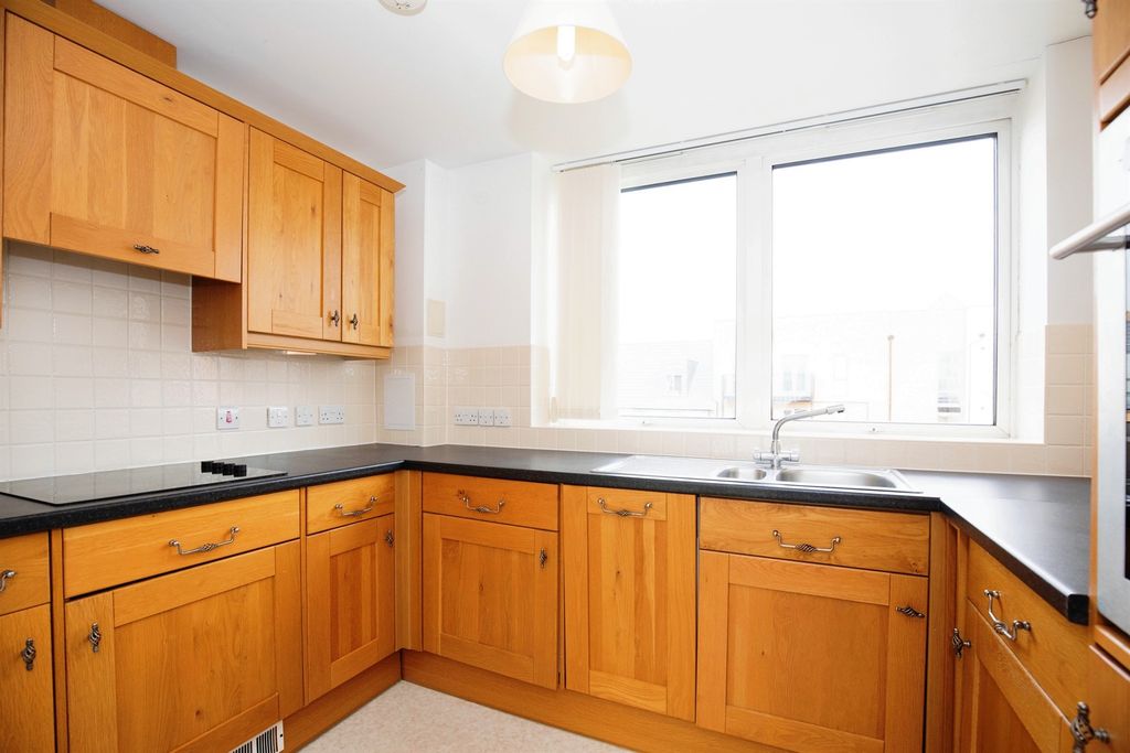 Property photo 3 of 12