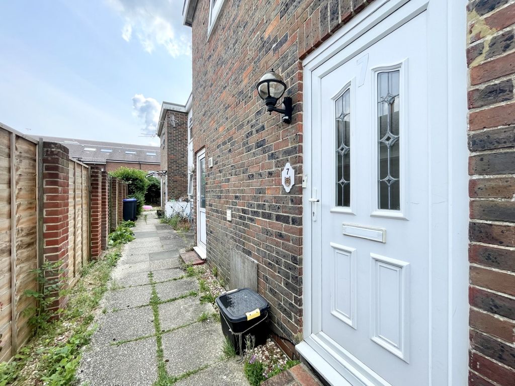 Property photo 1 of 7 Exterior