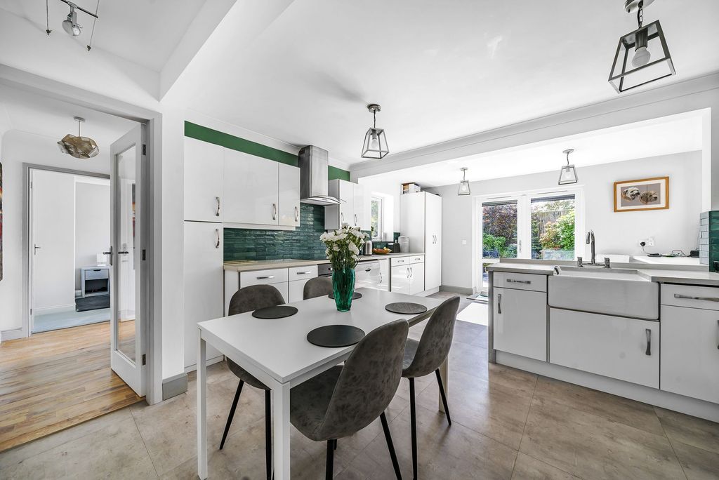 Property photo 3 of 29