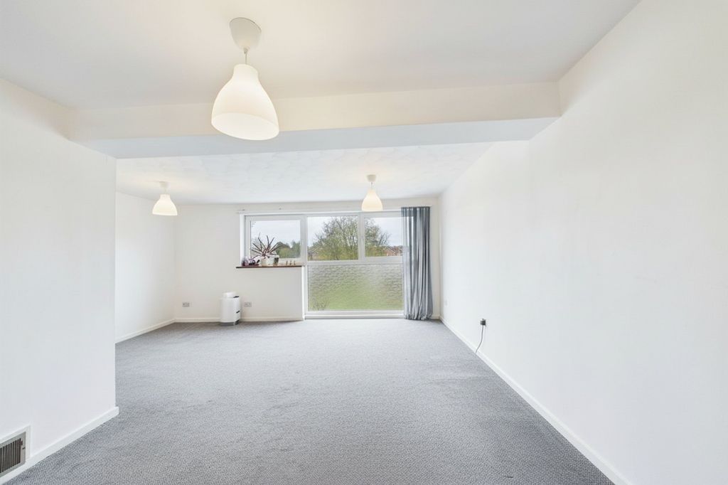 Property photo 3 of 8 Picture No. 14