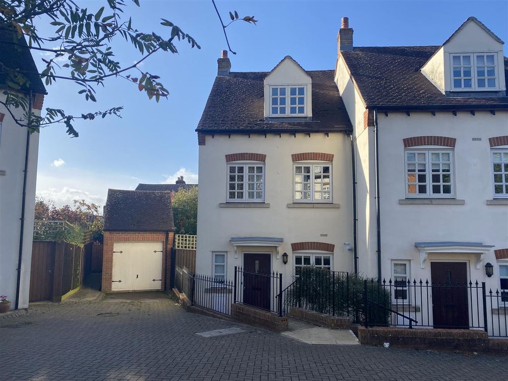 Property photo 1 of 18 Front Aspect