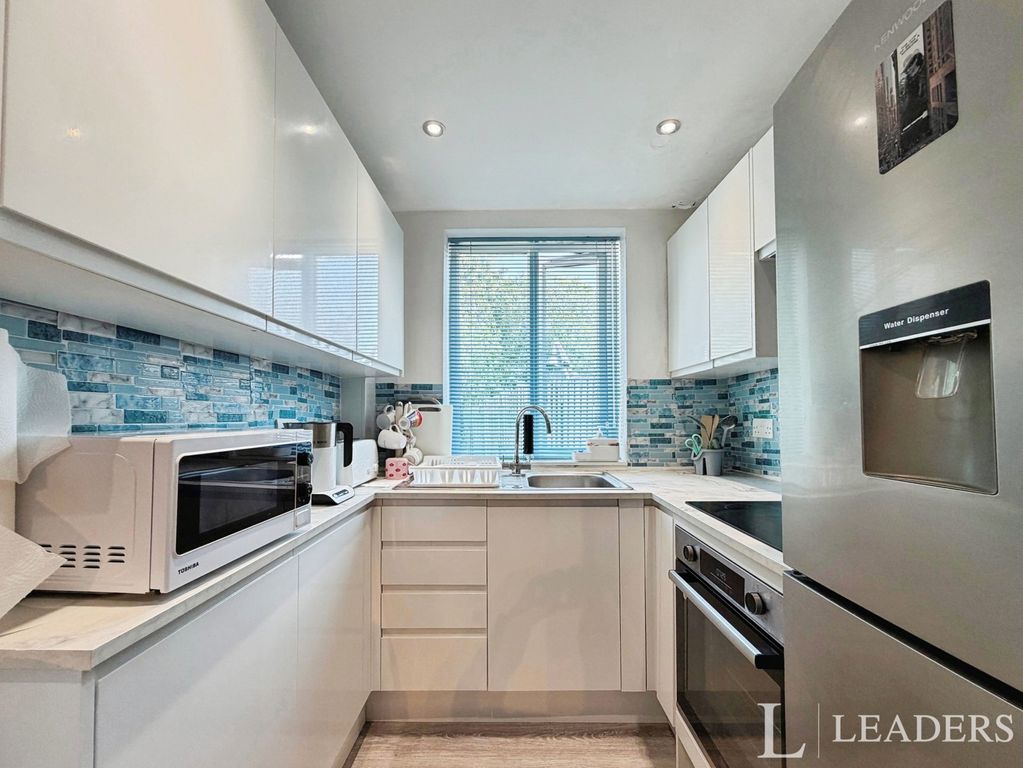 Property photo 3 of 11 Kitchen