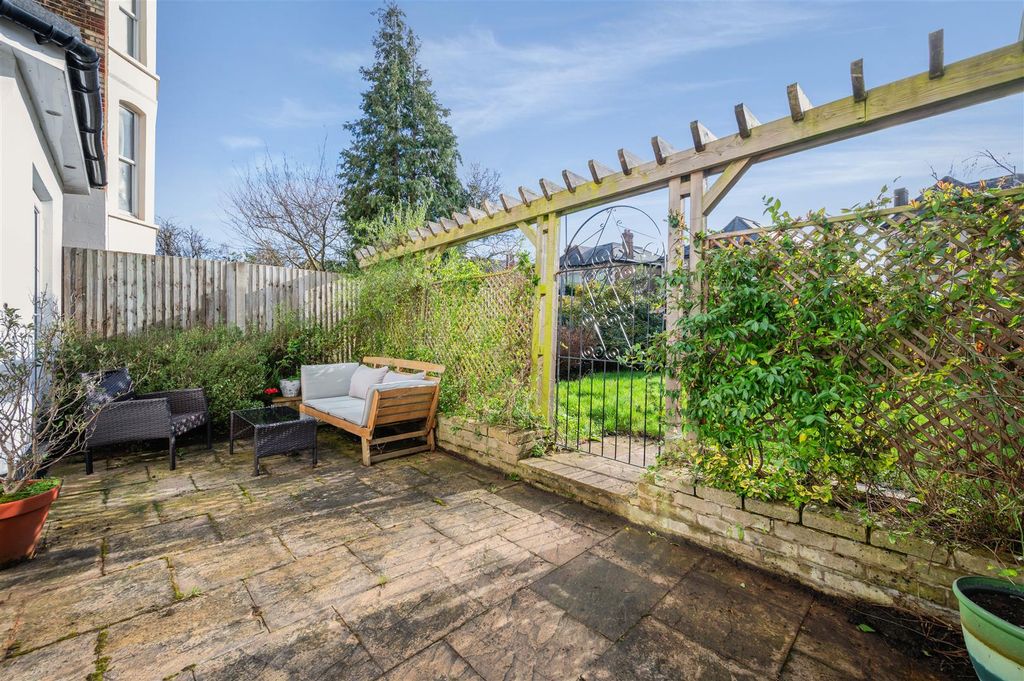 Property photo 2 of 12 Private Garden