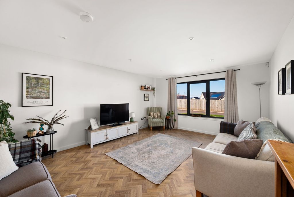 Property photo 2 of 25