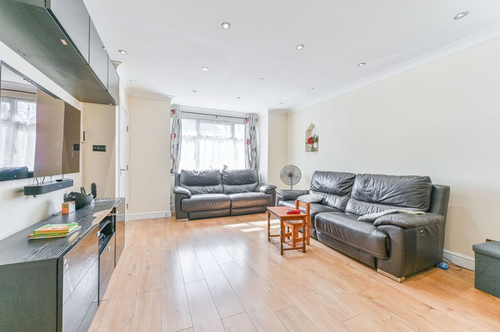 Property photo 2 of 18