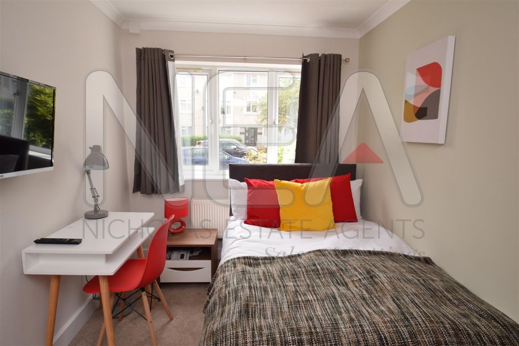 Property photo 1 of 9 Bedroom One &amp; En-Suite