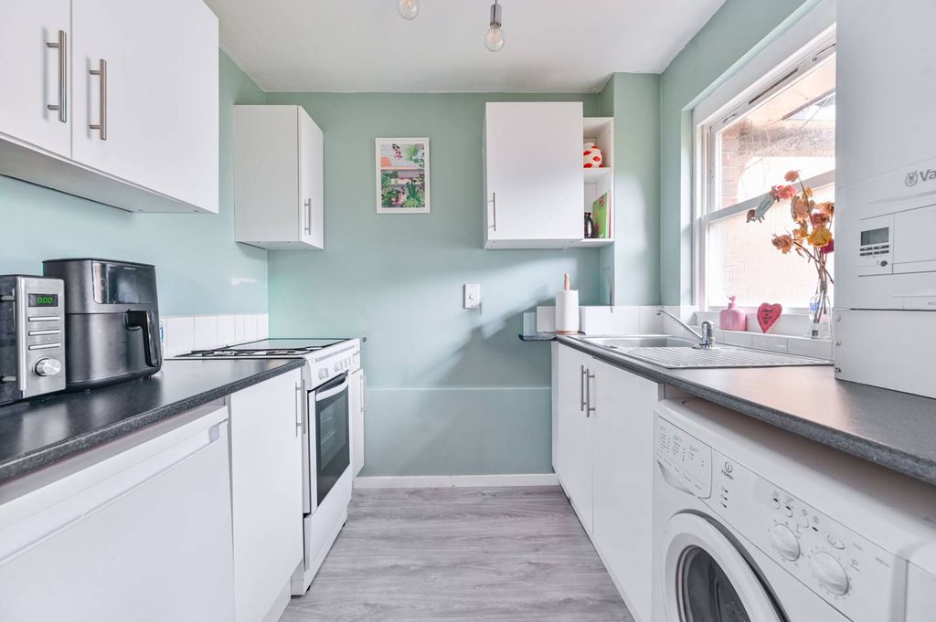 Property photo 2 of 6