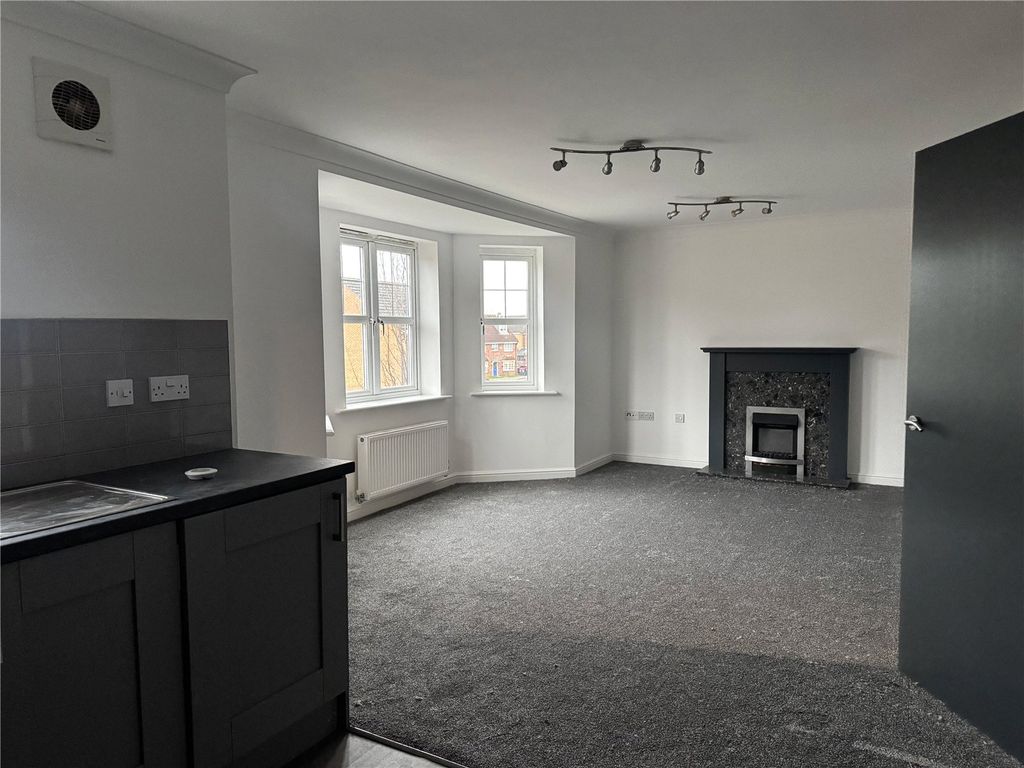 Property photo 2 of 7 Living Room