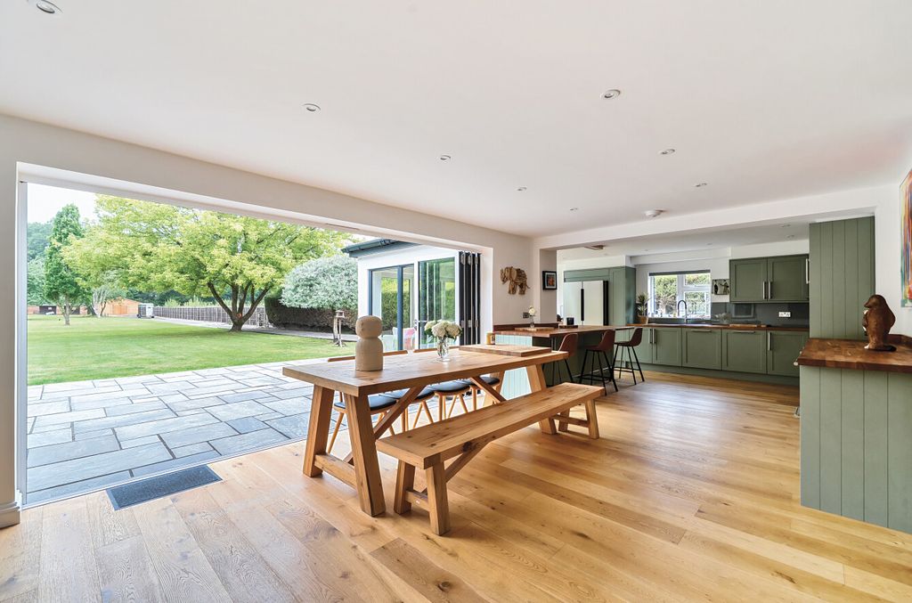Property photo 2 of 37 Open Plan